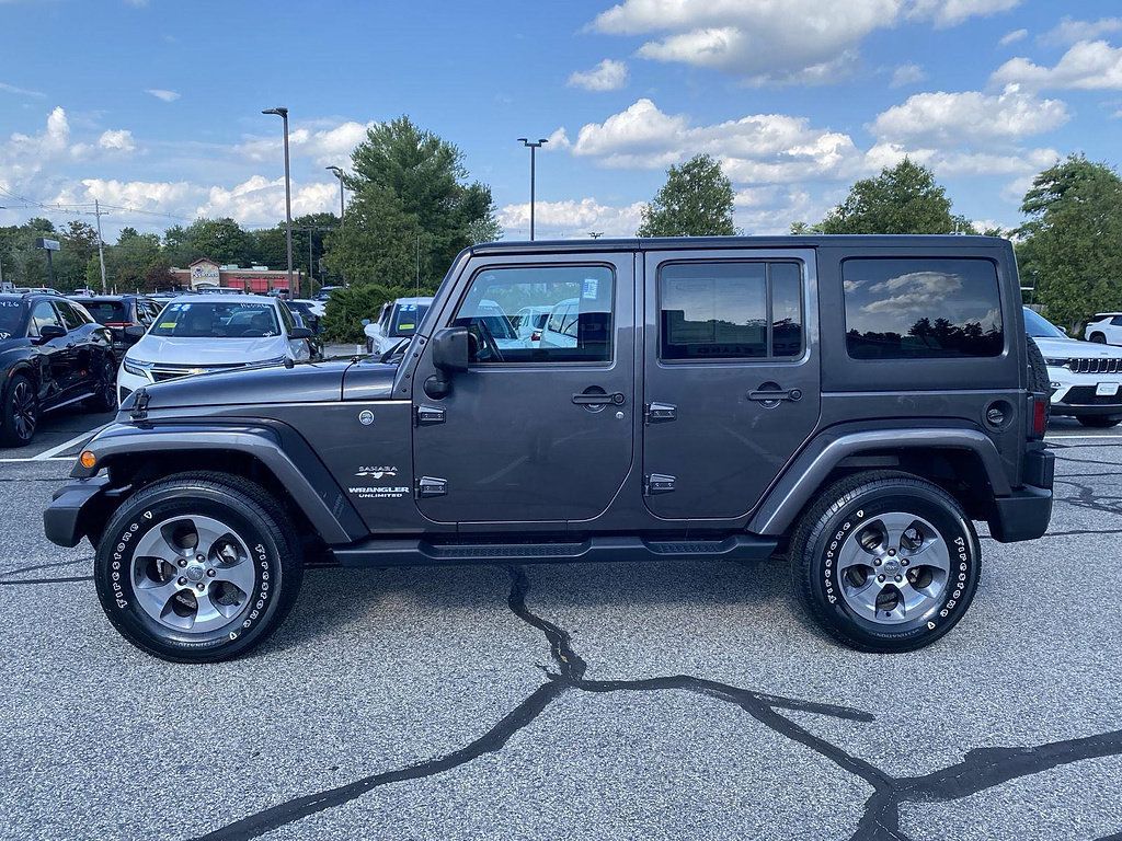 Used 2017 Jeep Wrangler Unlimited Sahara w/ Connectivity Group AWD/4WD image 5