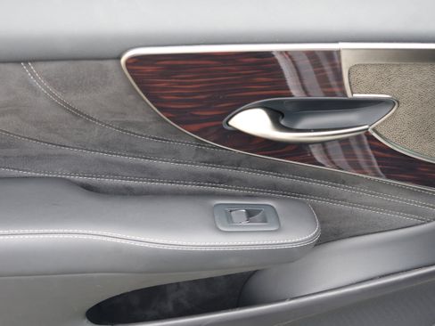 Used 2020 Lexus LS 500 w/ Interior Upgrade Package image 35