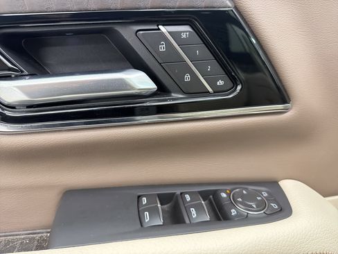 Used 2026 GMC Yukon Denali w/ Sun & Power Step Package image 12