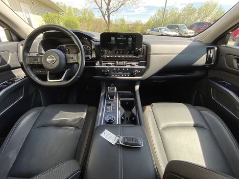 Used 2024 Nissan Pathfinder SL w/ SL Premium Package AWD/4WD image 14