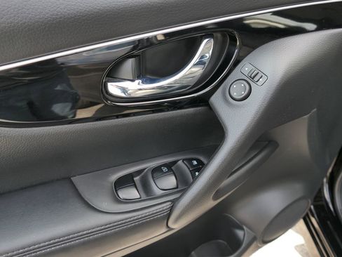 Used 2018 Nissan Rogue Sport SL w/ SL Premium Package FWD image 13
