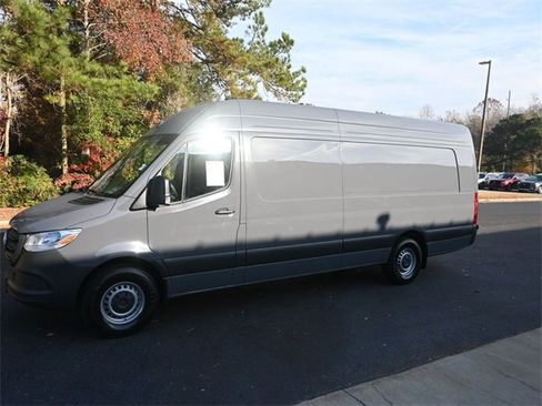 Used 2025 Mercedes-Benz Sprinter 2500 image 8