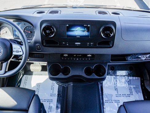 Used 2024 Mercedes-Benz Sprinter 2500 image 15