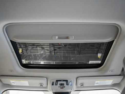New 2026 Toyota Sienna XLE FWD image 32