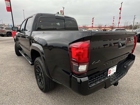 Certified 2022 Toyota Tacoma SR5 image 3