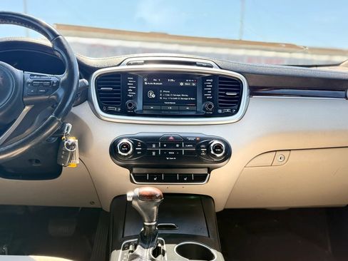 Used 2017 Kia Sorento LX w/ LX Convenience Package image 31