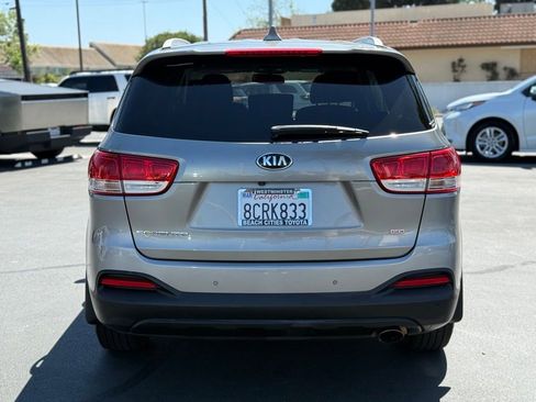 Used 2018 Kia Sorento LX image 10