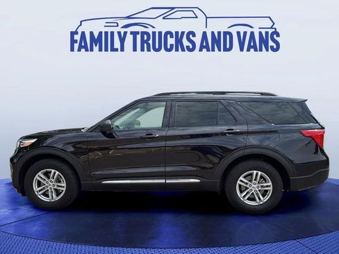 Used 2021 Ford Explorer XLT image 2
