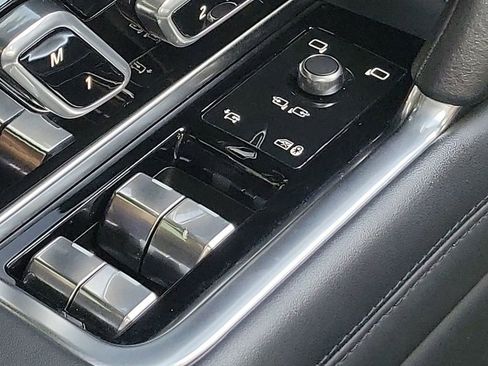 Used 2023 Land Rover Range Rover SE image 32