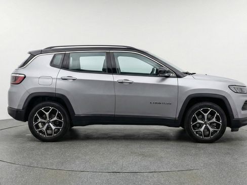 Used 2025 Jeep Compass Limited image 11