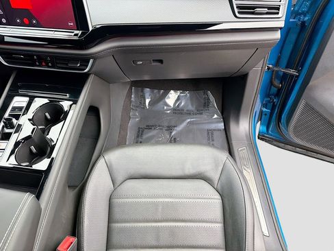 Used 2024 Volkswagen Atlas Cross Sport SEL image 17