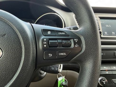 Used 2021 Kia Sedona LX FWD image 20