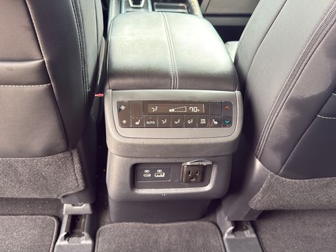 Used 2025 Nissan Pathfinder Platinum w/ Cargo Package AWD/4WD image 15