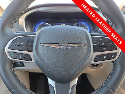 Used 2023 Chrysler Pacifica Touring-L image 24