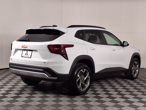 Used 2025 Chevrolet Trax LT w/ LT Convenience Package FWD image 27
