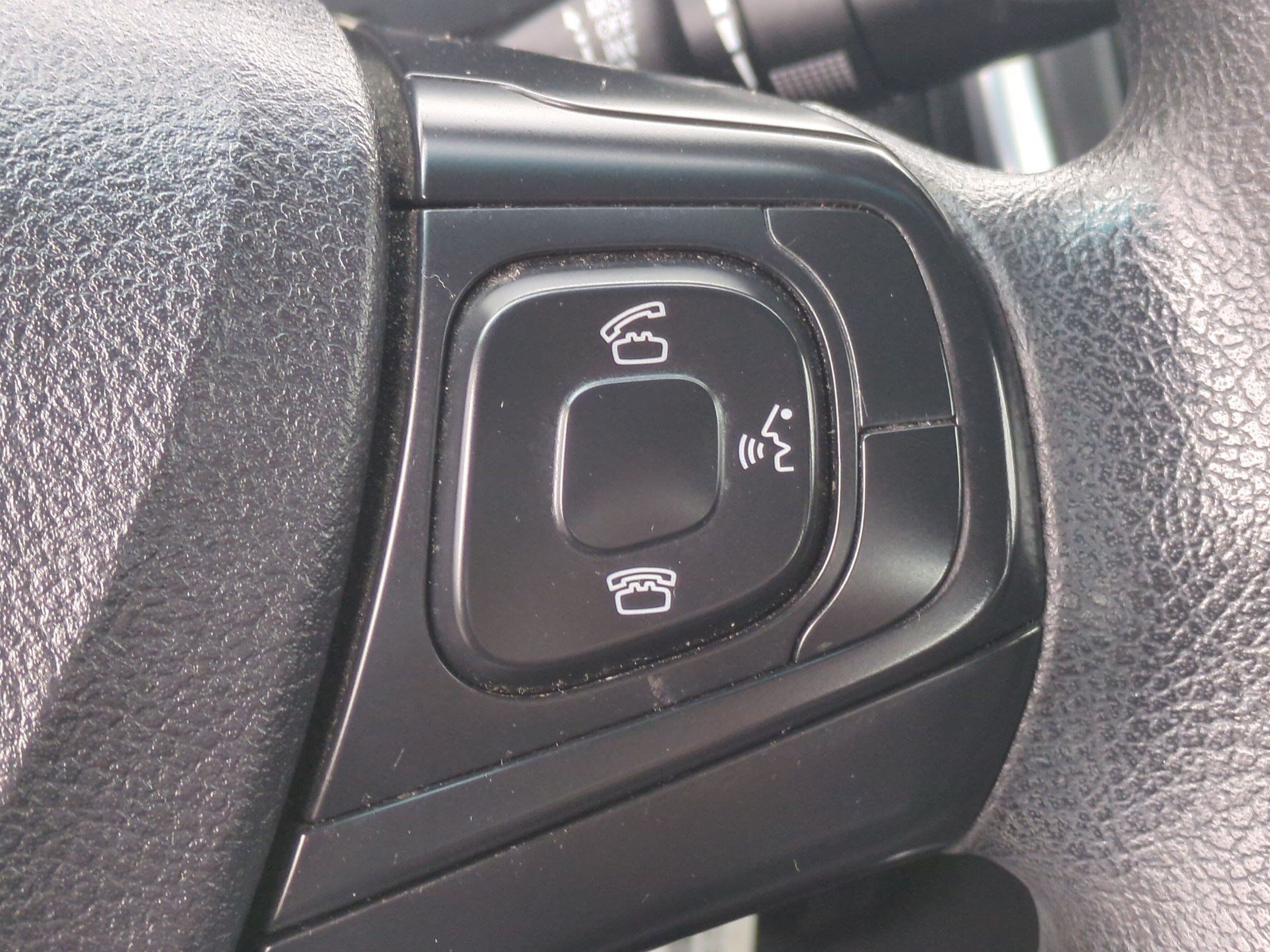 Used 2015 Toyota Camry LE FWD image 13