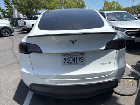 Used 2022 Tesla Model Y Performance AWD/4WD image 5