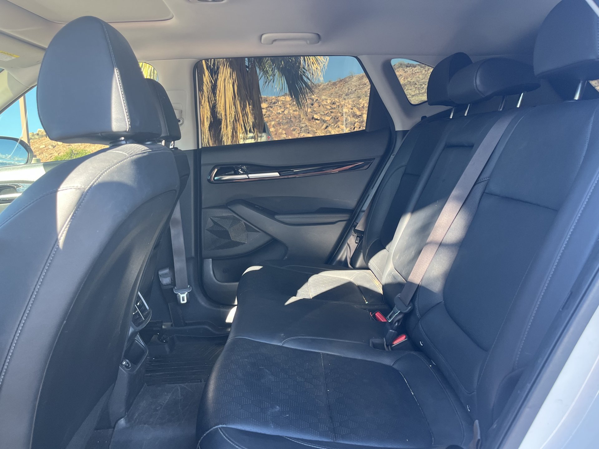 Used 2022 Kia Seltos SX w/ Sunroof Package AWD/4WD image 2