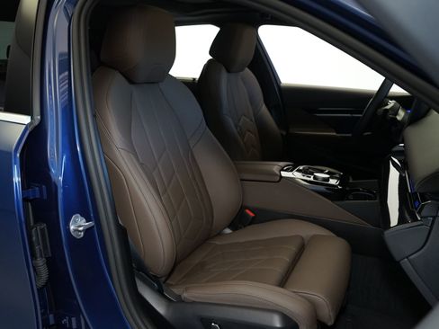 Used 2025 BMW 530i image 11