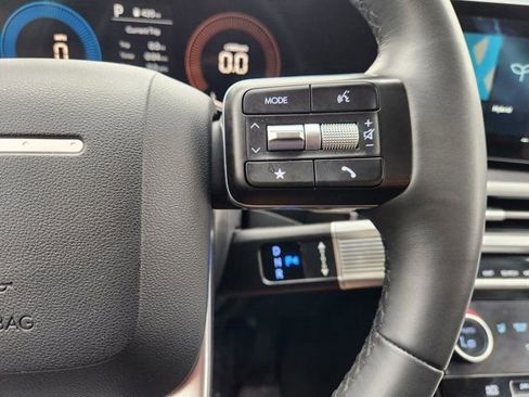 Used 2025 Hyundai Santa Fe SEL image 31