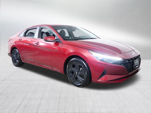 Used 2023 Hyundai Elantra SEL image 1