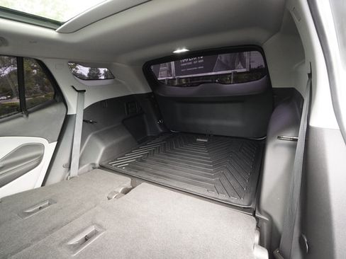 Used 2022 GMC Terrain SLT w/ Infotainment Package II FWD image 25