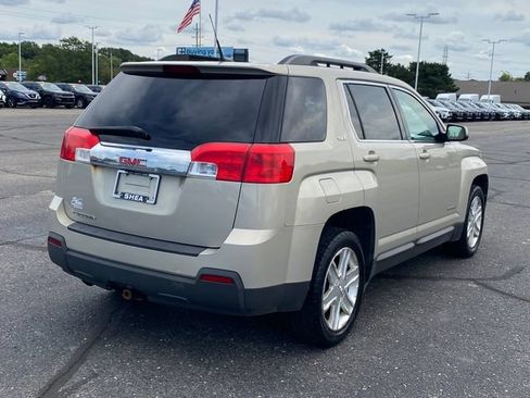 Used 2011 GMC Terrain SLE w/ Convenience Package FWD image 2