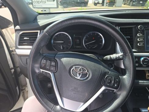 Used 2017 Toyota Highlander SE AWD/4WD image 6