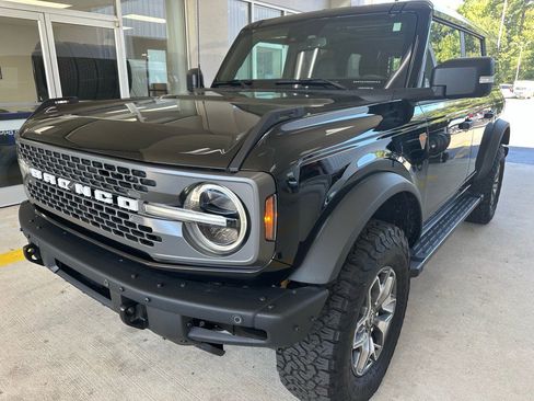 Certified 2024 Ford Bronco Badlands image 3