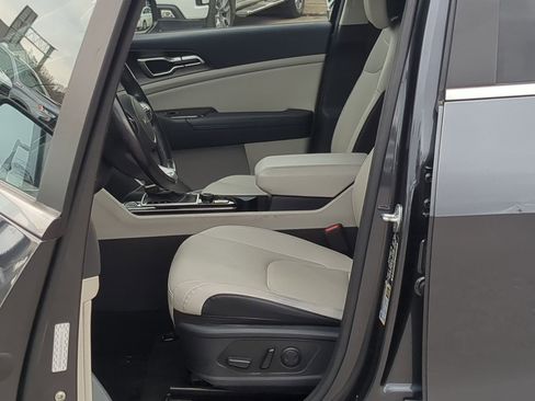 Certified 2023 Kia Sportage EX image 11