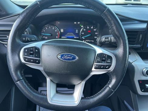 Used 2022 Ford Explorer XLT w/ Equipment Group 202A image 23