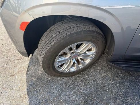 Used 2022 GMC Yukon XL SLE AWD/4WD image 2