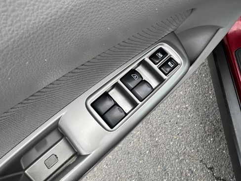 Used 2010 Subaru Forester 2.5X Premium image 32