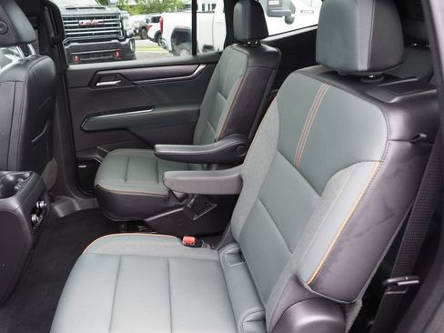 Used 2024 GMC Acadia AT4 w/ Luxury Package AWD/4WD image 16