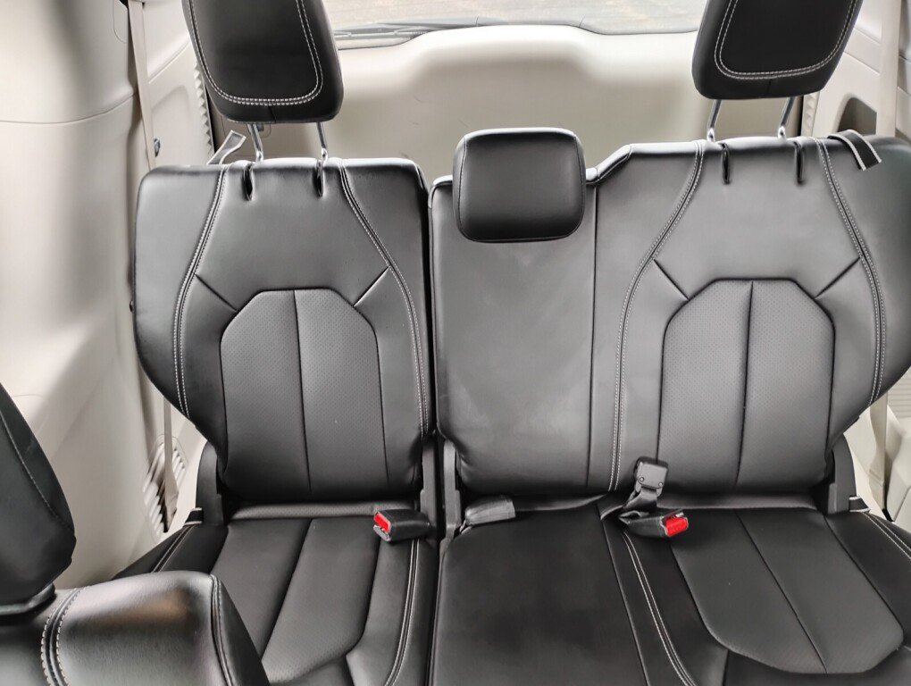 Used 2024 Chrysler Pacifica Touring-L FWD image 12