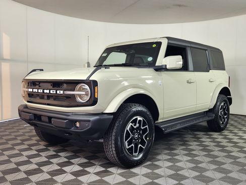 New 2025 Ford Bronco Outer Banks image 3