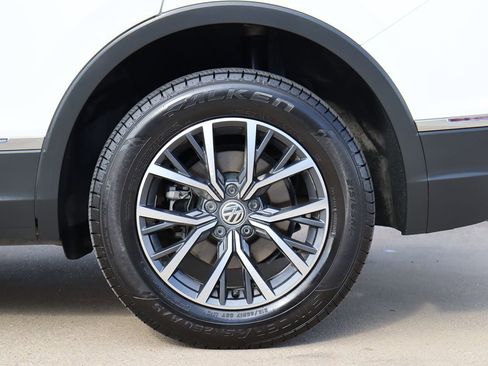 Used 2020 Volkswagen Tiguan SE w/ Panoramic Sunroof Package image 43