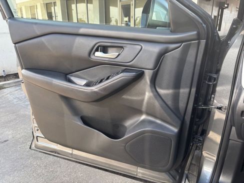 Used 2025 Nissan Rogue SV AWD/4WD image 18