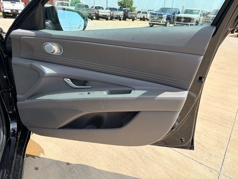 Used 2025 Hyundai Elantra SEL FWD image 21
