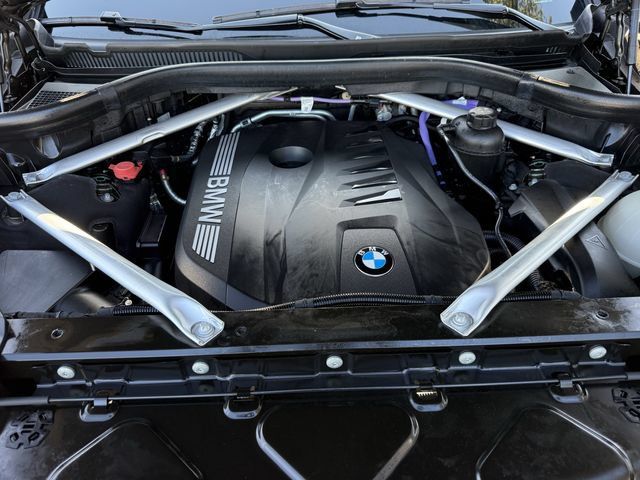Used 2025 BMW X7 xDrive40i w/ M Sport Package AWD/4WD image 34