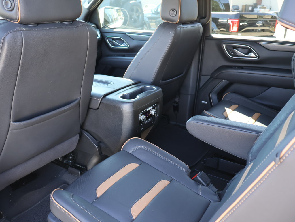 Used 2024 GMC Yukon AT4 w/ AT4 Premium Package AWD/4WD image 12