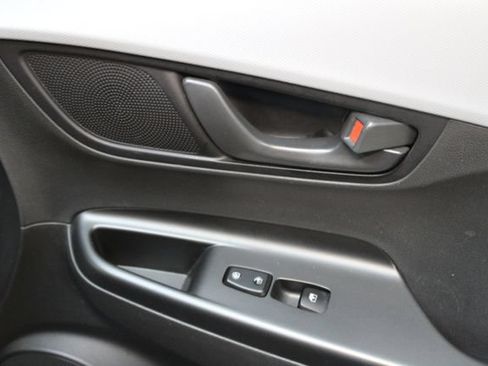 Used 2021 Hyundai Kona SEL AWD/4WD image 8