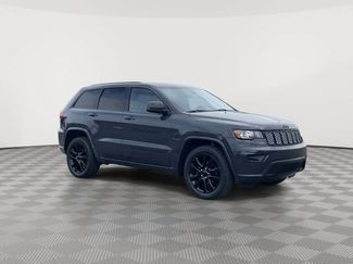 Used 2017 Jeep Grand Cherokee Altitude video 2