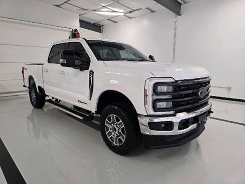 Used 2024 Ford F250 Lariat w/ FX4 Off-Road Package AWD/4WD image 3