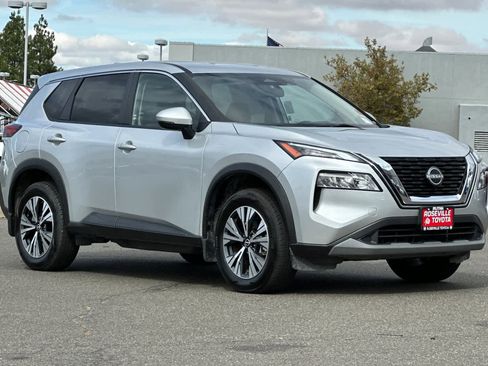 Used 2022 Nissan Rogue SV image 5