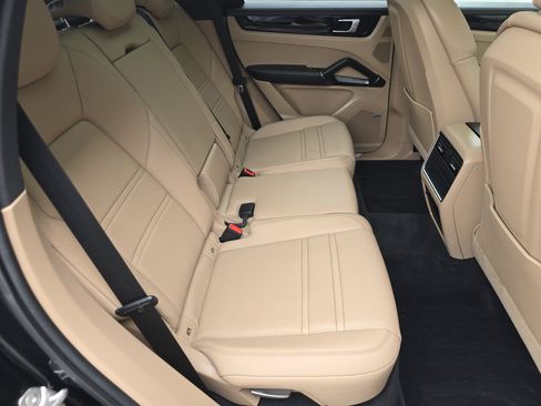 Certified 2020 Porsche Cayenne AWD/4WD image 19