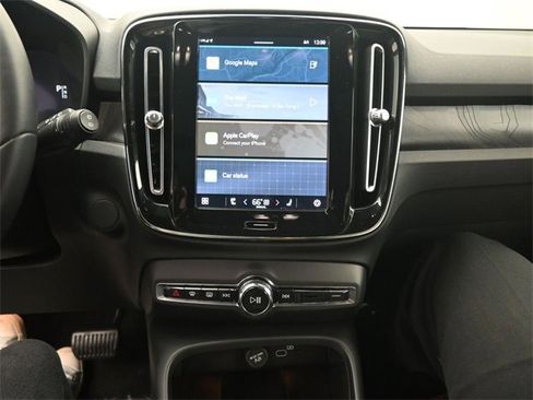 Used 2023 Volvo XC40 Recharge Ultimate image 11
