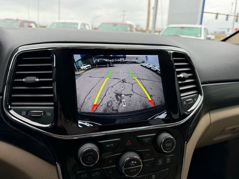 Used 2022 Jeep Grand Cherokee Laredo E w/ Security & Convenience Group image 17