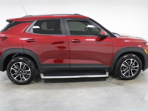 Used 2025 Chevrolet TrailBlazer LT w/ LT Cold Weather Package FWD image 11