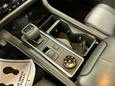 Used 2023 Nissan Pathfinder SL image 24